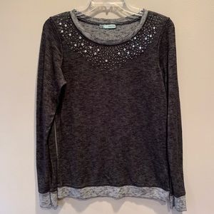 ❇️3/$30❇️ Maurices Gray Embellished Scoop Neck Lightweight Sweater. MEDIUM